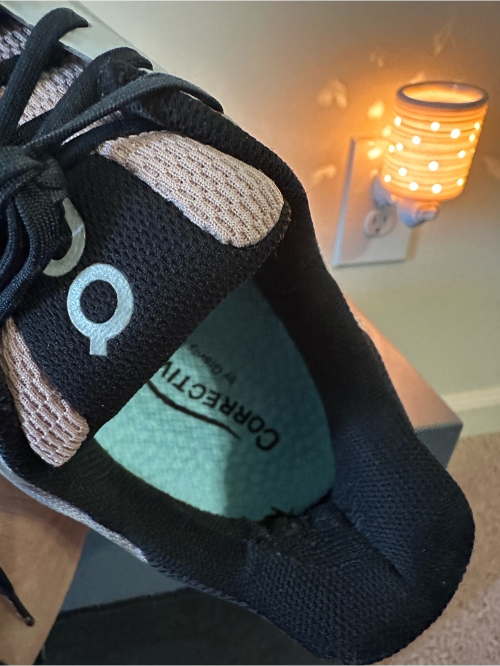 On Running Women's Cloudswift Sneakers in Light Gray and Black - Picture 8 of 9